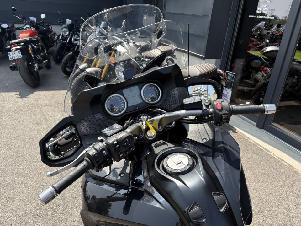 TRIUMPH TROPHY 1200 SE 4