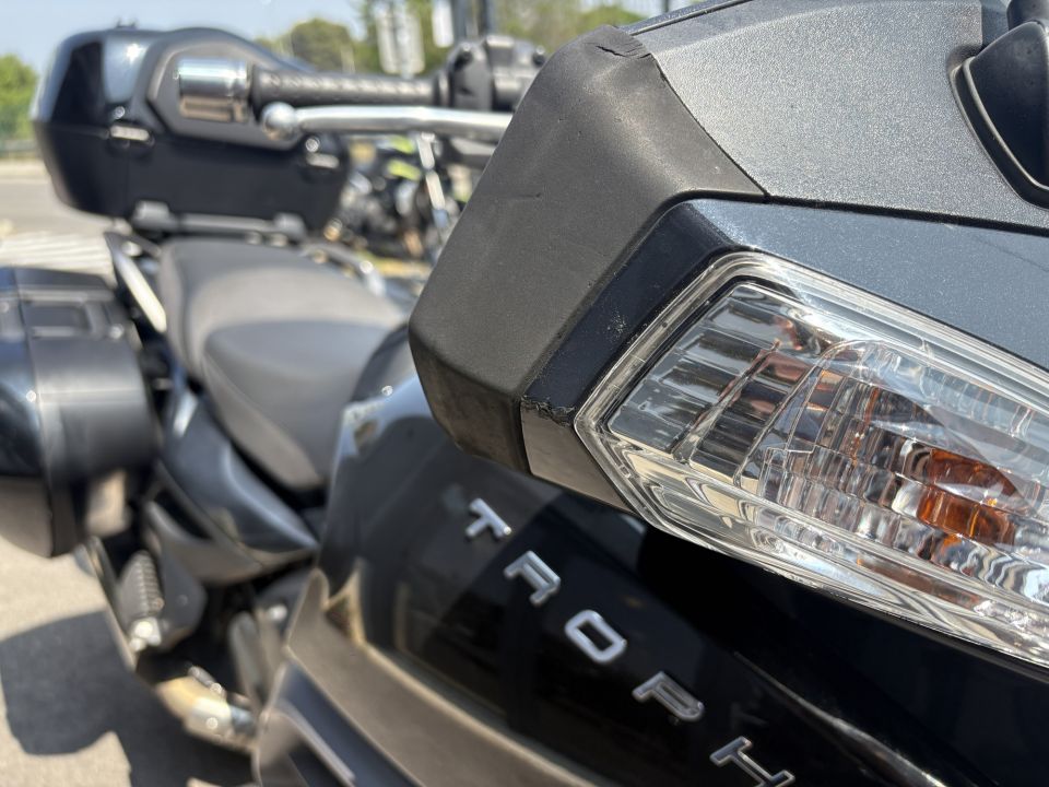 TRIUMPH TROPHY 1200 SE 4