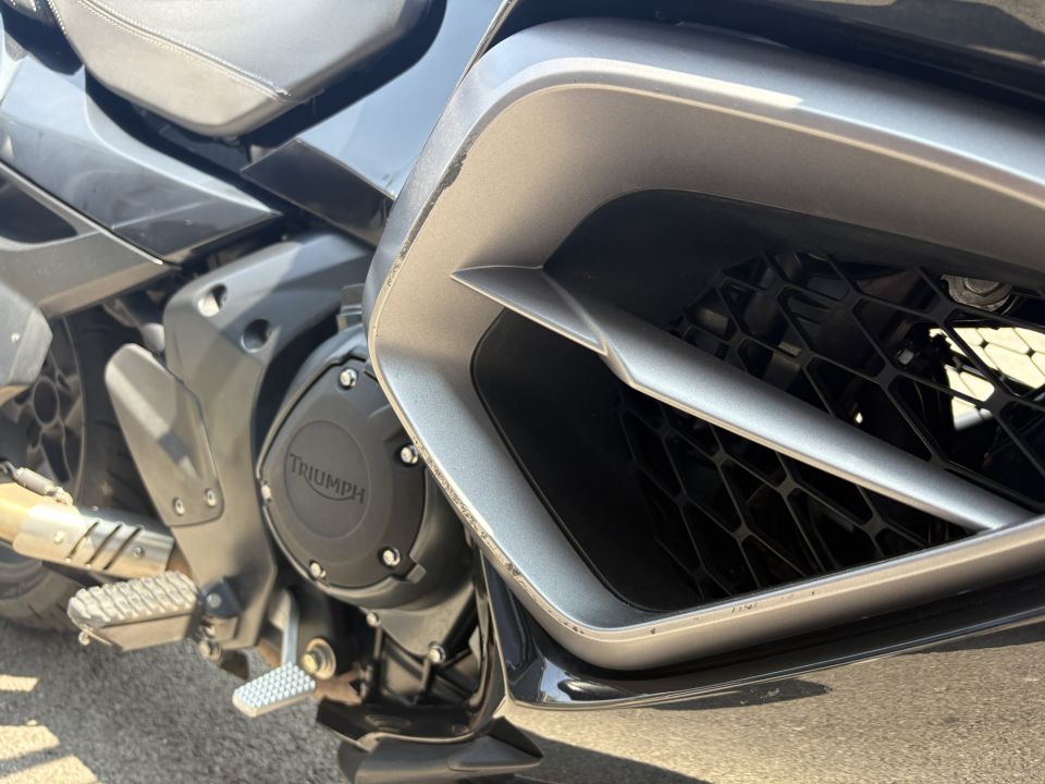 TRIUMPH TROPHY 1200 SE 4