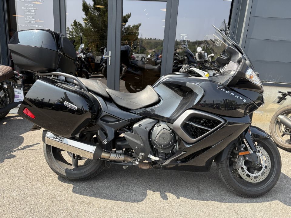 TRIUMPH TROPHY 1200 SE 4