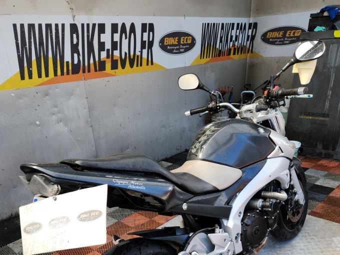 SUZUKI GSR 600 4