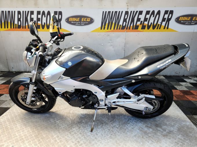 SUZUKI GSR 600 4