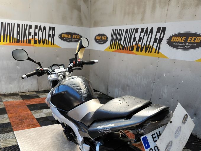 SUZUKI GSR 600 4
