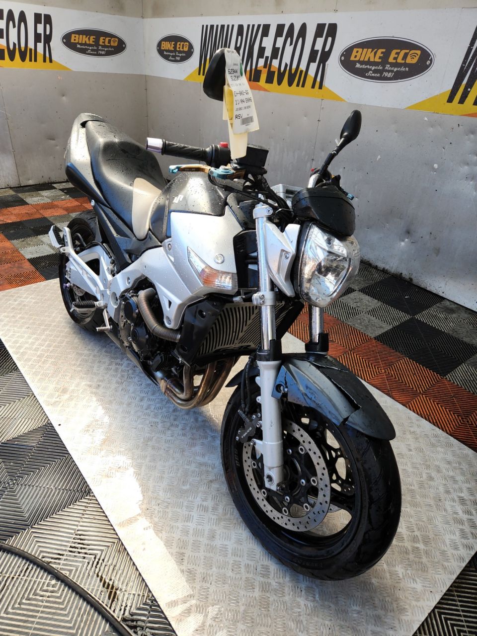 SUZUKI GSR 600 4