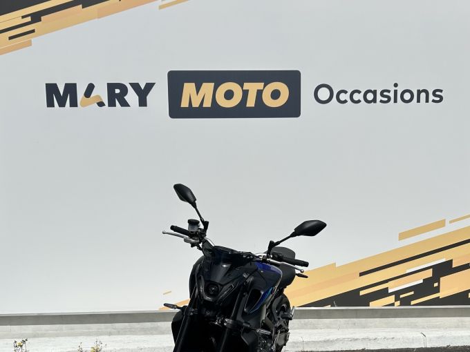YAMAHA MT-09 4