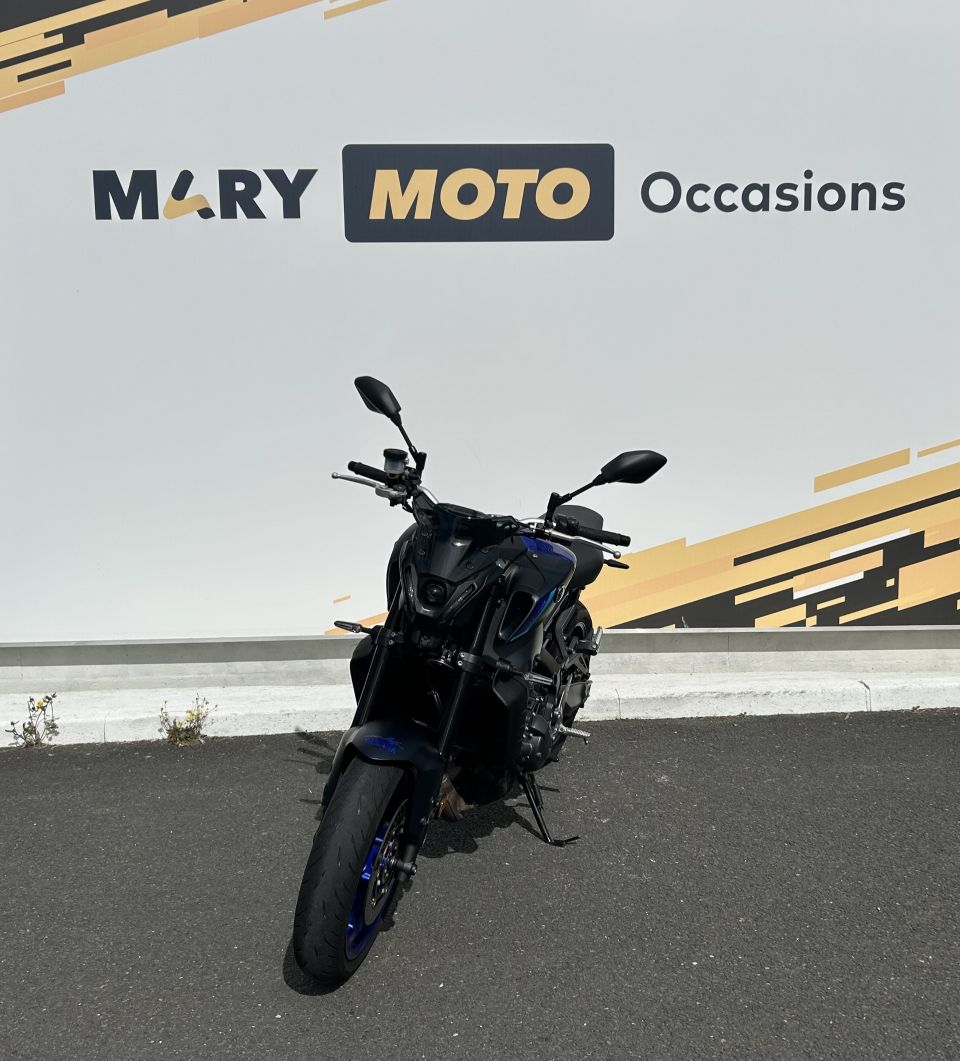 YAMAHA MT-09 4