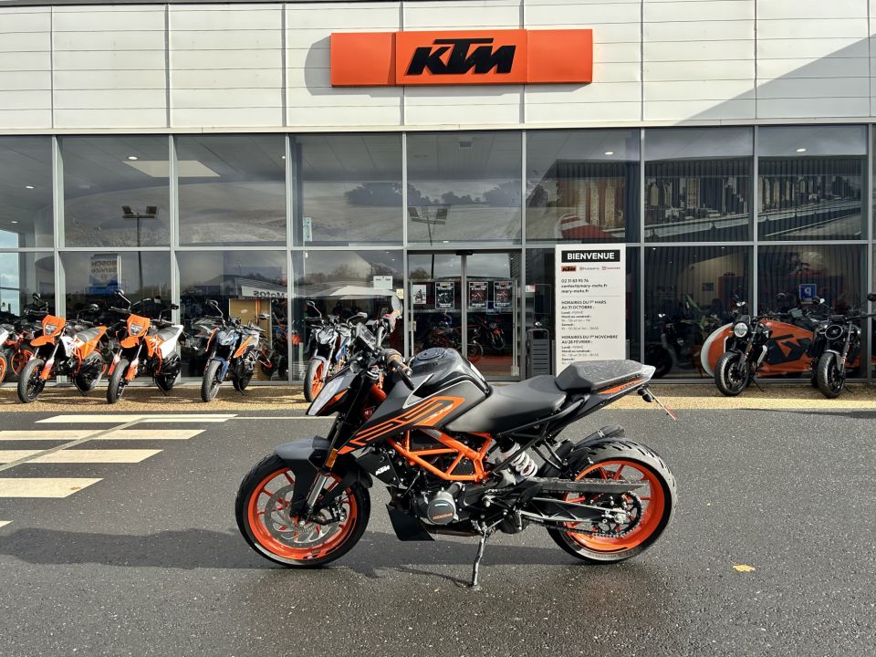 KTM 125 DUKE ABS 4