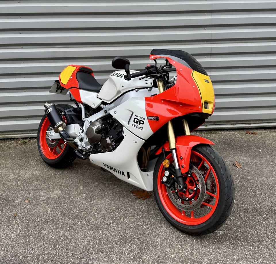 YAMAHA XSR 900 GP 4