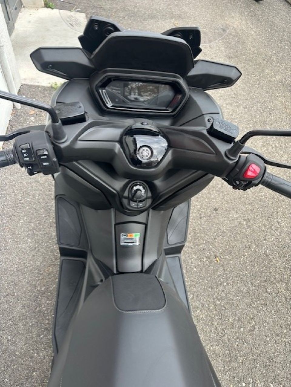 YAMAHA XMAX 125 4