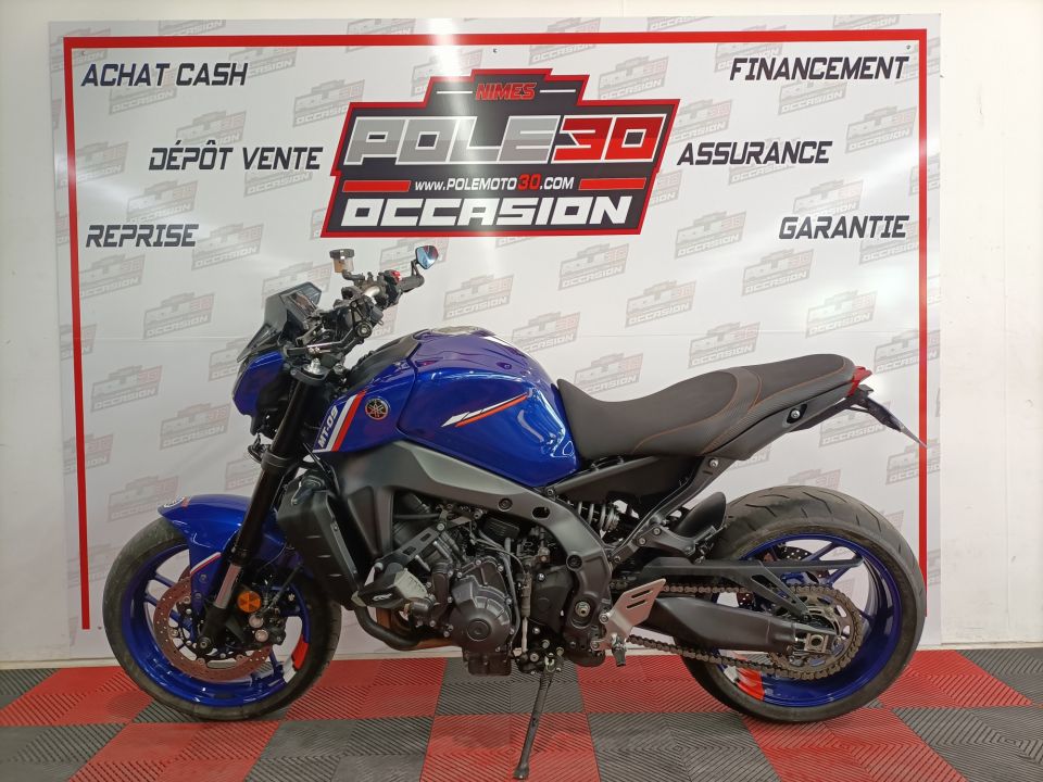 YAMAHA MT-09 4