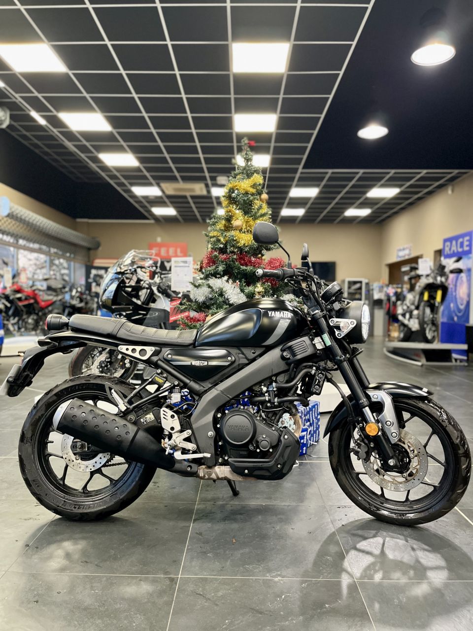 YAMAHA XSR 125 4