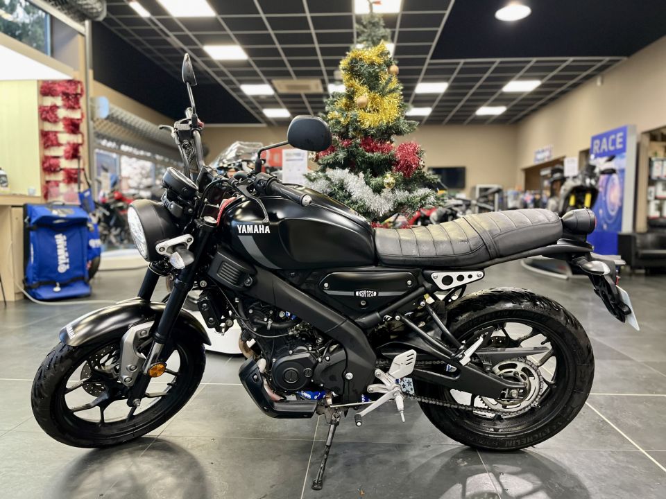 YAMAHA XSR 125 4