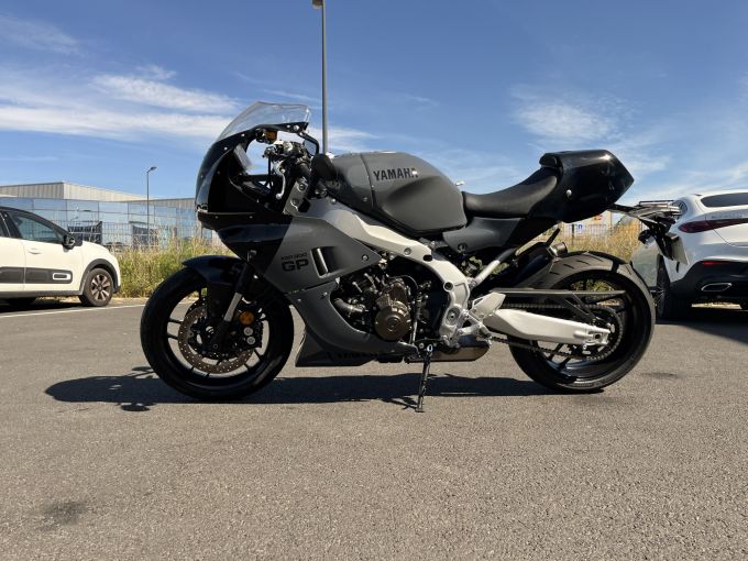 YAMAHA XSR 900 GP 4