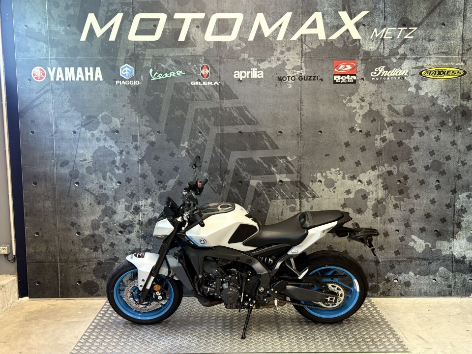 YAMAHA MT-09 4