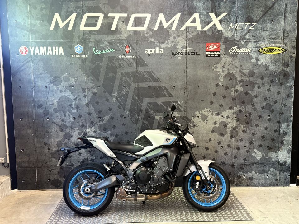 YAMAHA MT-09 4