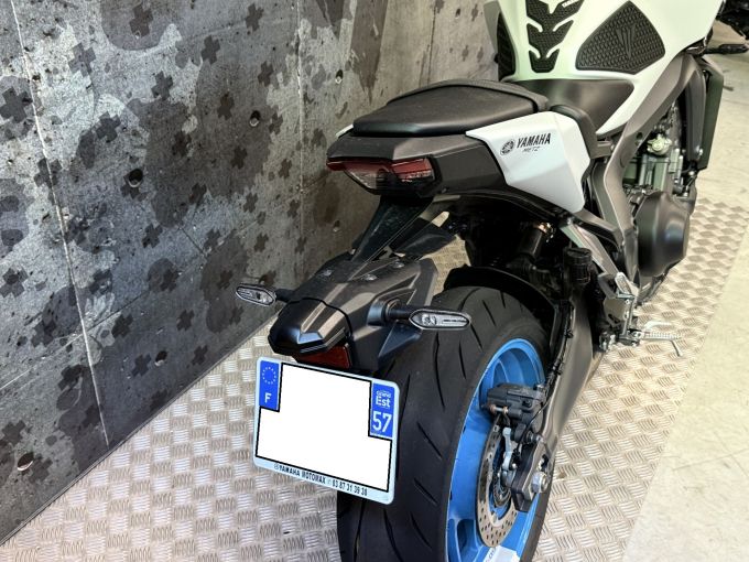 YAMAHA MT-09 4