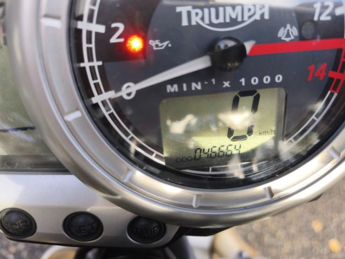 TRIUMPH STREET TRIPLE 675 4