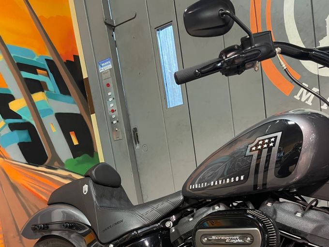 HARLEY-DAVIDSON SOFTAIL STREET BOB 1868 4