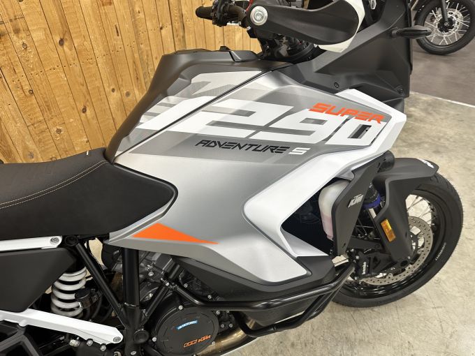 KTM 1290 SUPER ADVENTURE S 4