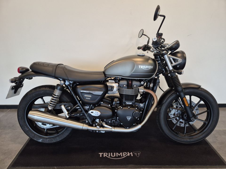 TRIUMPH STREET TWIN  900 4