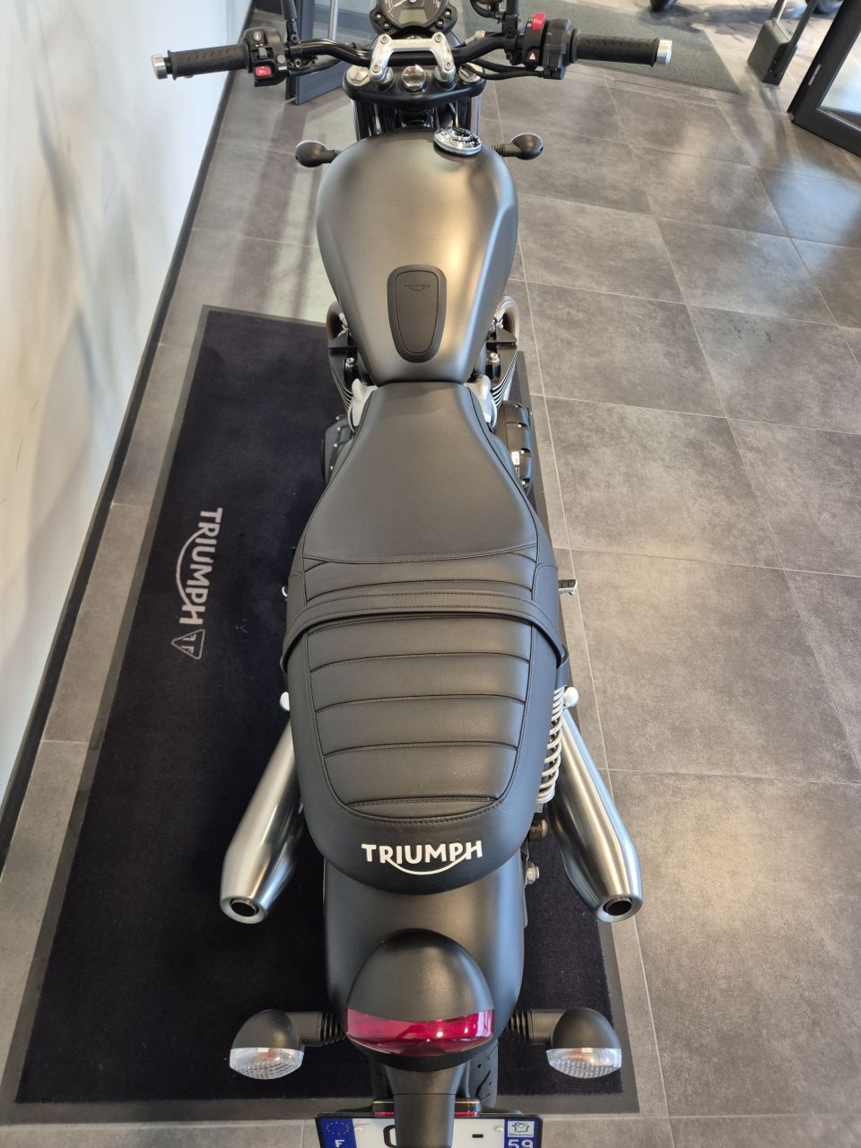 TRIUMPH STREET TWIN  900 4