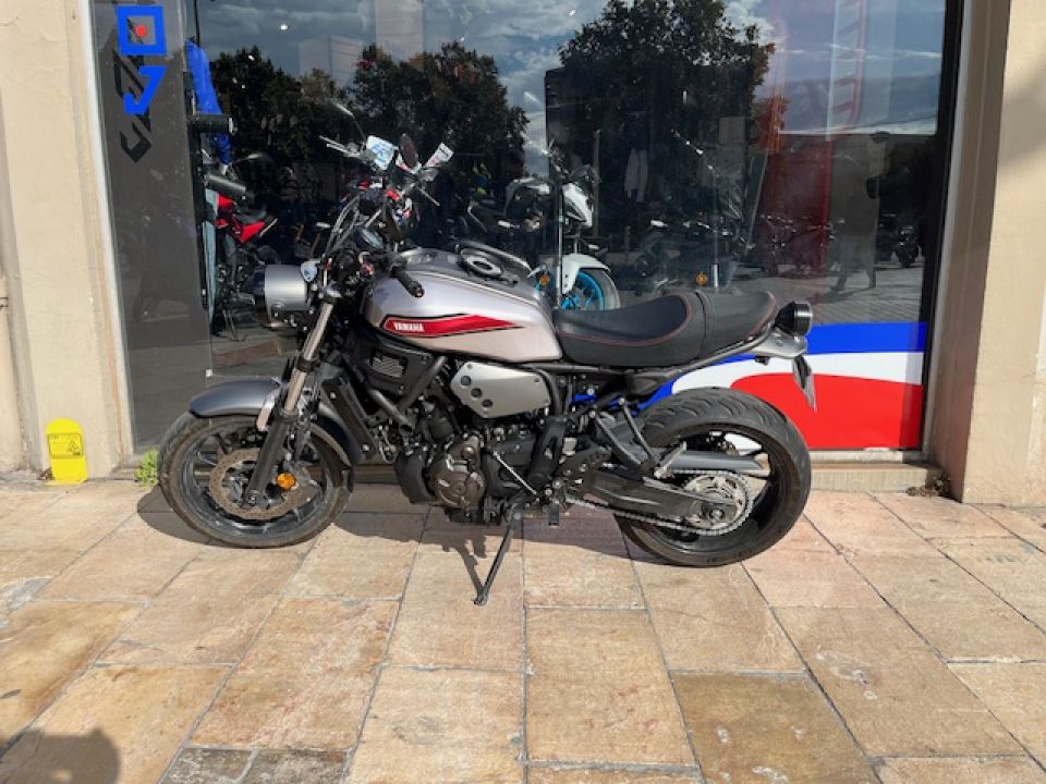 YAMAHA XSR 700 ABS 4