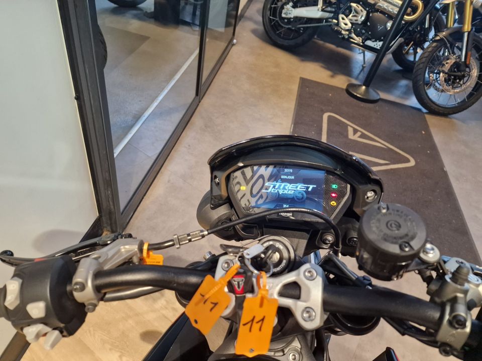 TRIUMPH STREET TRIPLE 765 RS 4