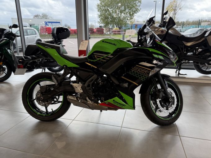 KAWASAKI NINJA 650 4