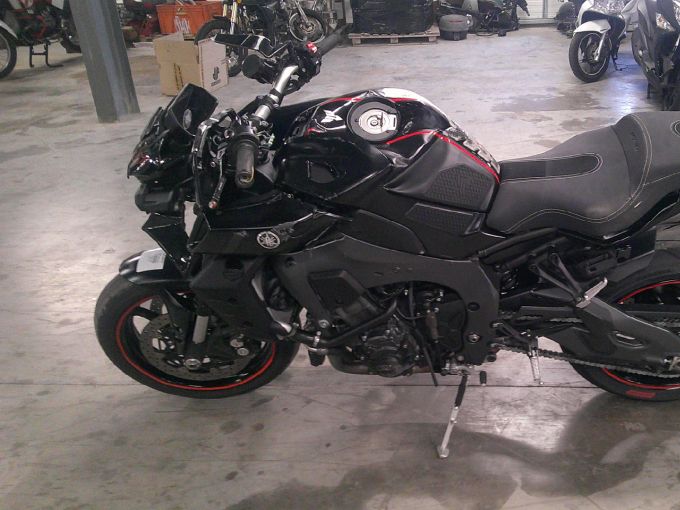 YAMAHA MT-10 4
