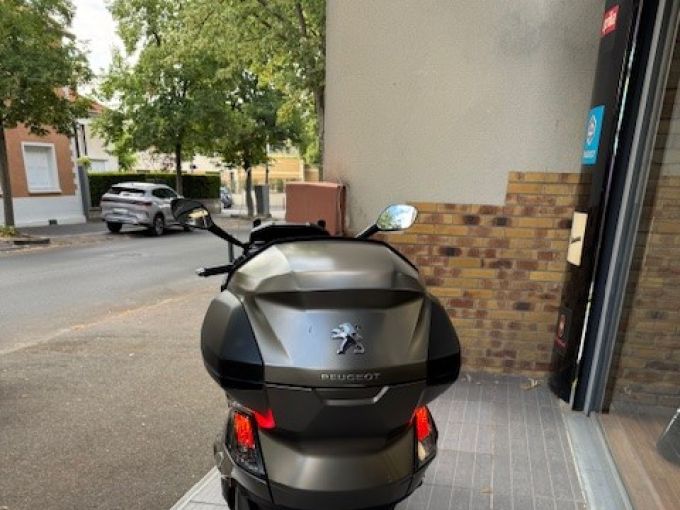 PEUGEOT METROPOLIS 400 SW 4