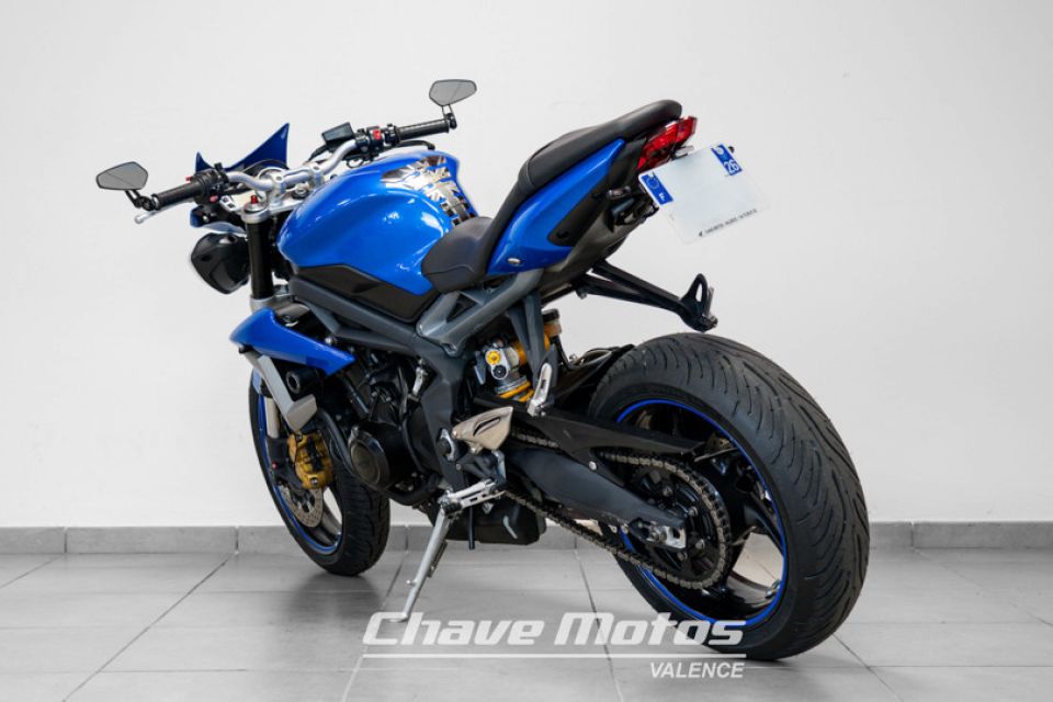 TRIUMPH STREET TRIPLE 675 4
