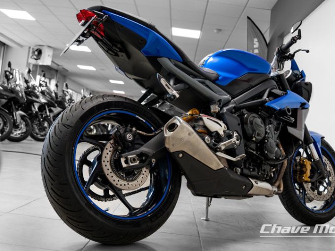 TRIUMPH STREET TRIPLE 675 4