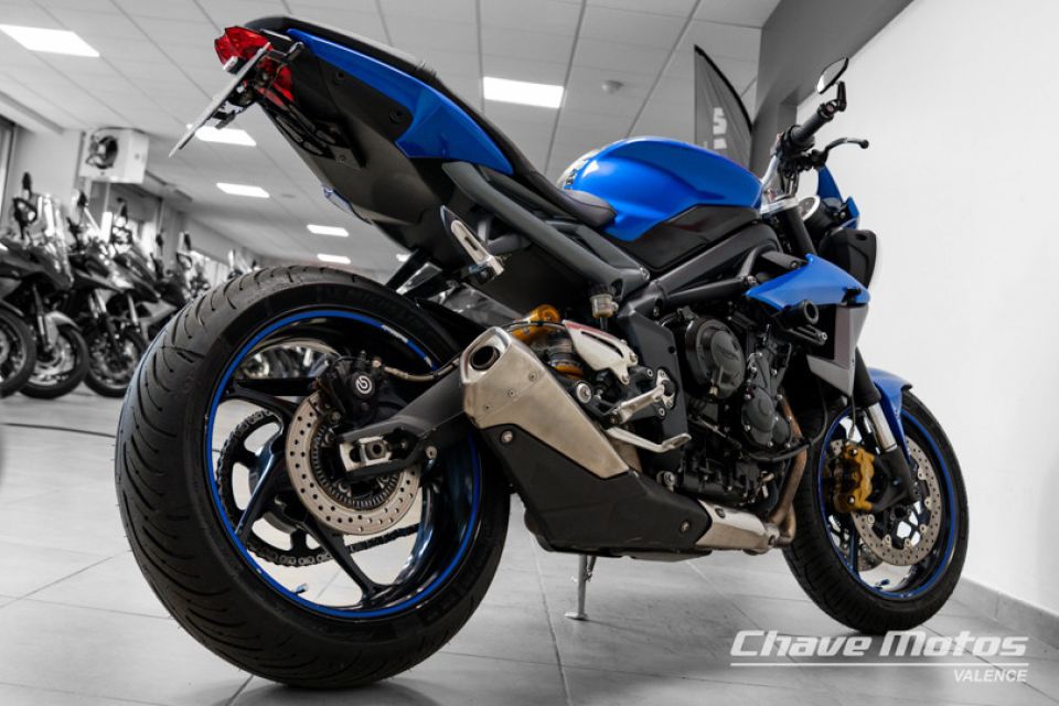TRIUMPH STREET TRIPLE 675 4