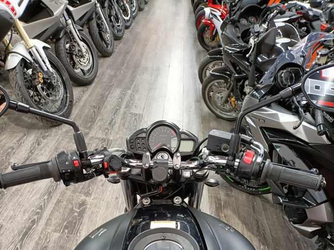 SUZUKI GLADIUS 650 4