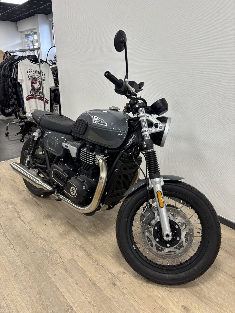 BRIXTON MOTORCYCLES CROMWELL 1200 4