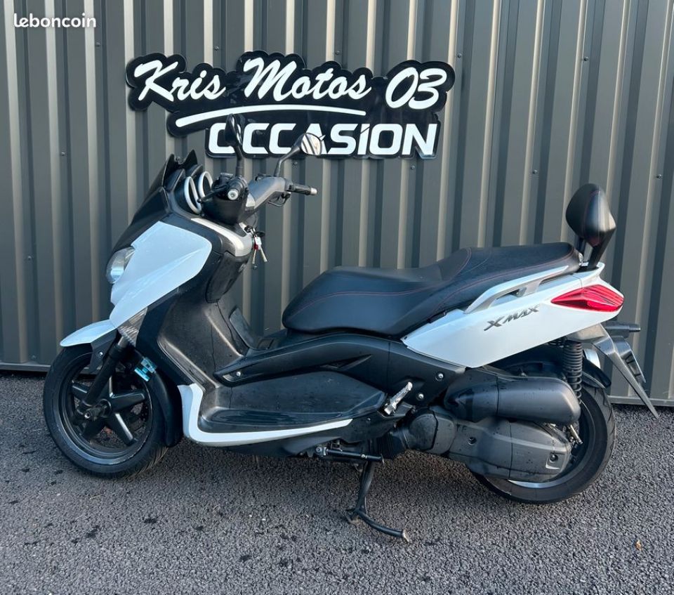 YAMAHA XMAX 125 4