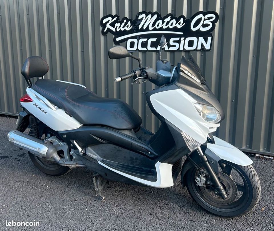 YAMAHA XMAX 125 4