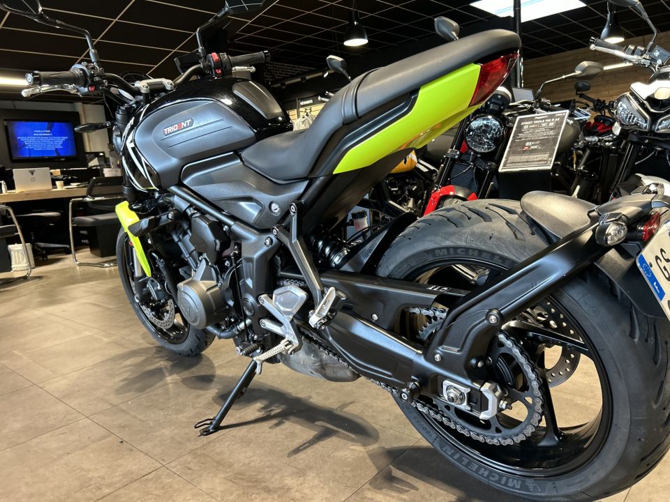 TRIUMPH TRIDENT 660 4