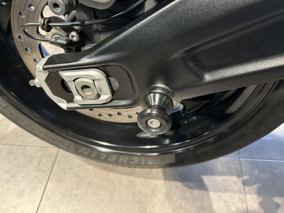 TRIUMPH TRIDENT 660 4