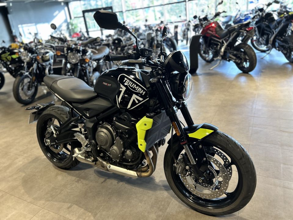 TRIUMPH TRIDENT 660 4