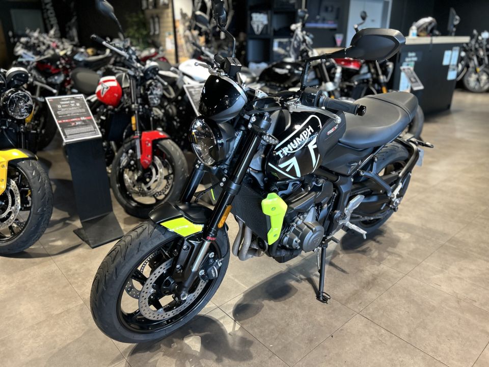 TRIUMPH TRIDENT 660 4