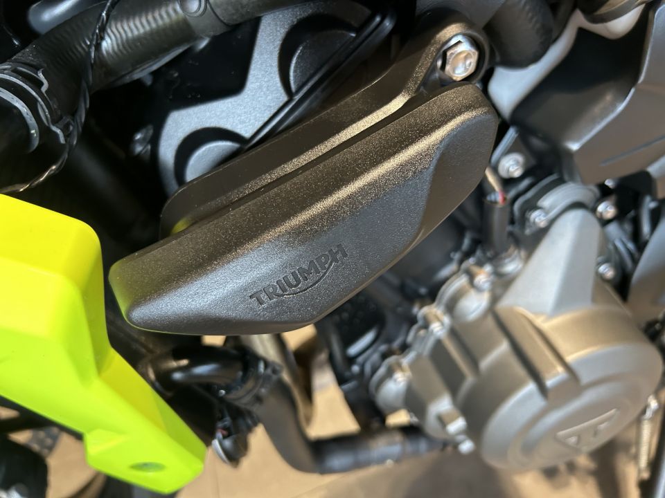 TRIUMPH TRIDENT 660 4