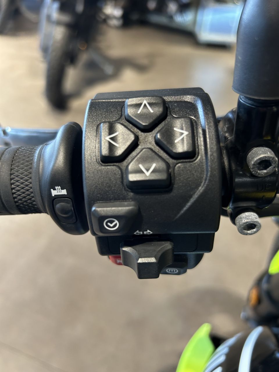 TRIUMPH TRIDENT 660 4