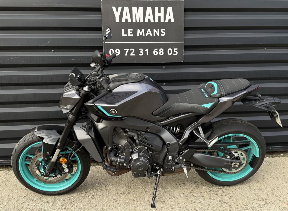 YAMAHA MT-09 YAMT 4