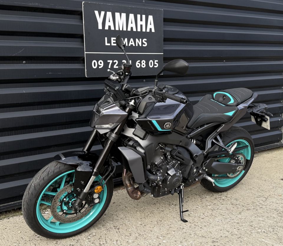 YAMAHA MT-09 YAMT 4