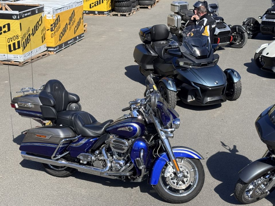 HARLEY-DAVIDSON TOURING ELECTRA GLIDE 1800 ULTRA LIMITED CVO 4