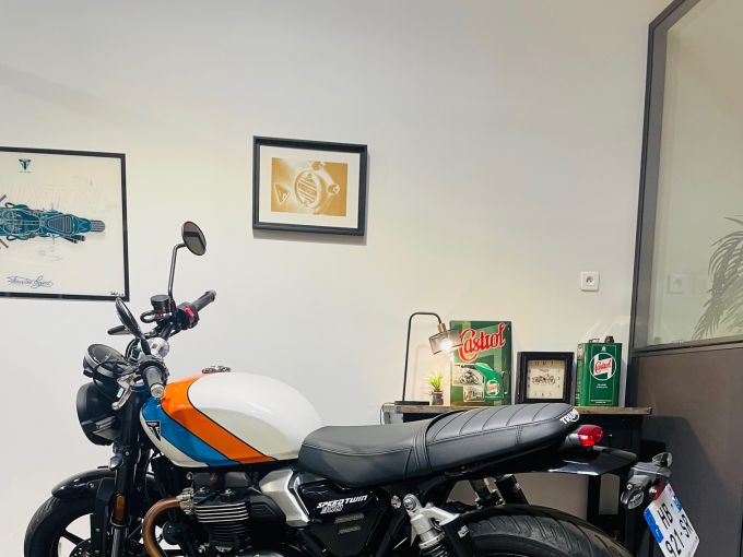 TRIUMPH SPEED TWIN 900 4