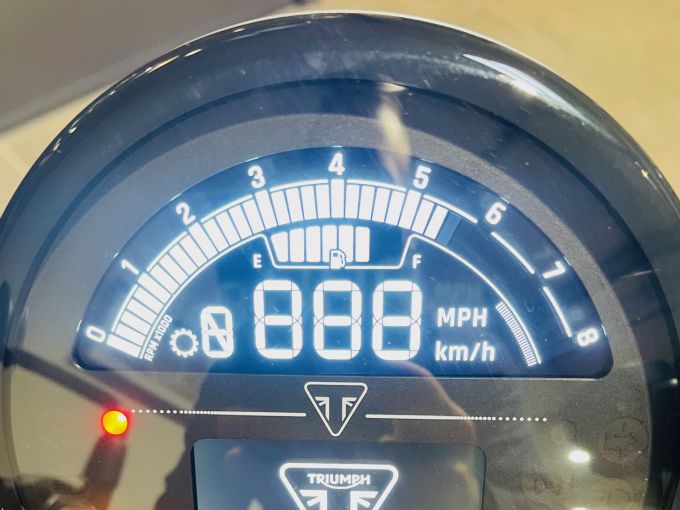TRIUMPH SPEED TWIN 900 4