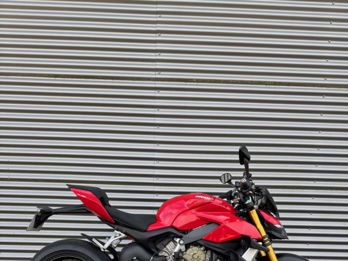 DUCATI STREETFIGHTER V4S 4
