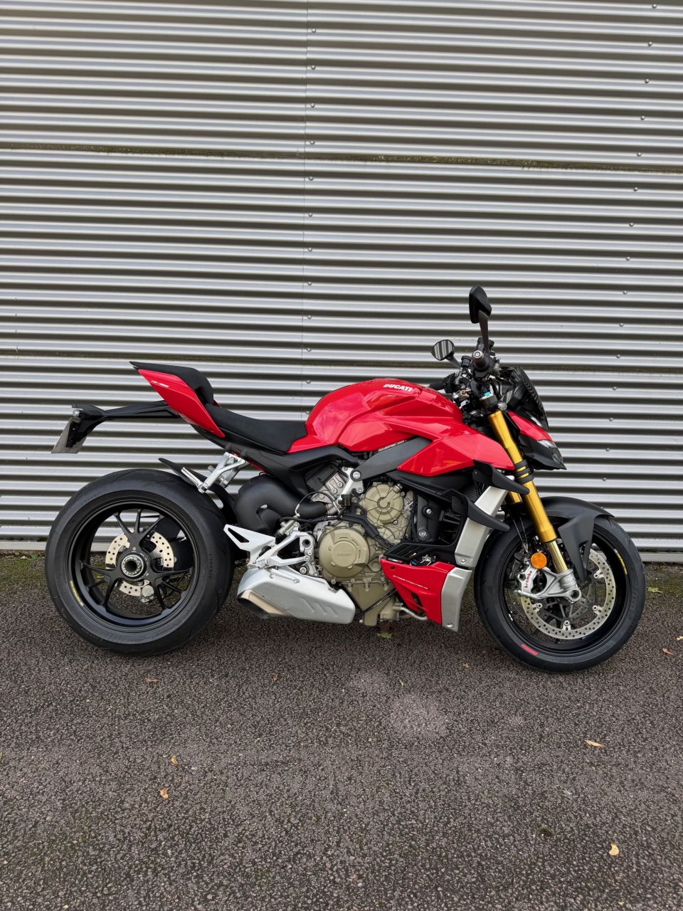 DUCATI STREETFIGHTER V4S 4